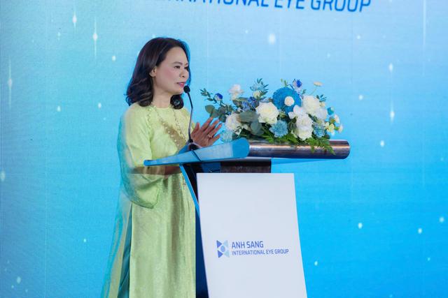 Báo động tỉ lệ cận thị học đường chạm mức 80%, phụ huynh đang sai lầm ở đâu và giải pháp từ một hợp tác y tế quốc tế - Ảnh 1.