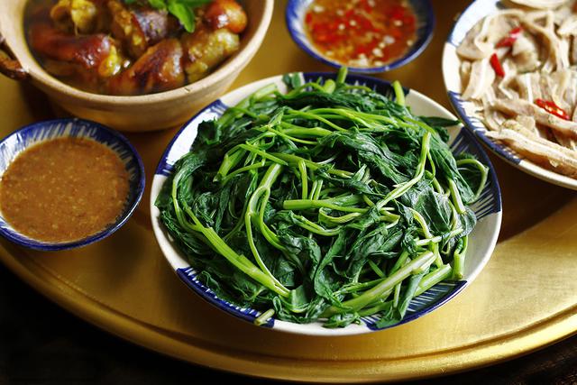 Trời bắt đầu hanh khô, hãy thêm rau muống vào bữa ăn: Vừa dễ ăn, vừa bổ sung chất xơ, giúp cơ thể dễ chịu hơn - Ảnh 5.