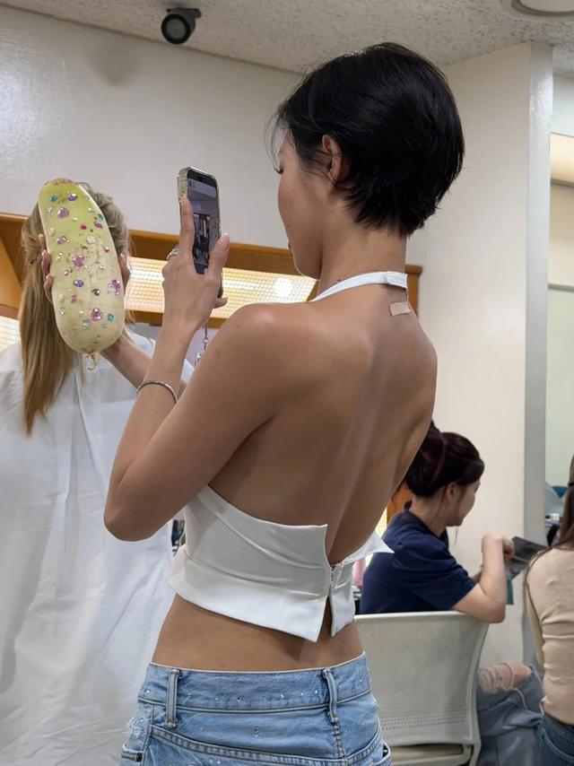 Hwasa giảm c&acirc;n xuống ngưỡng 40kg để trở lại với 
