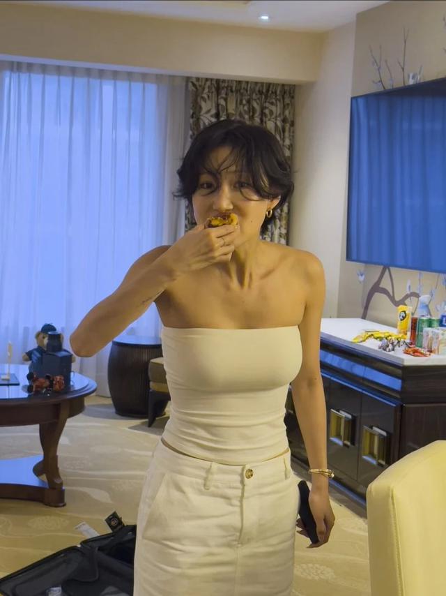 Hwasa giảm c&acirc;n xuống ngưỡng 40kg để trở lại với 