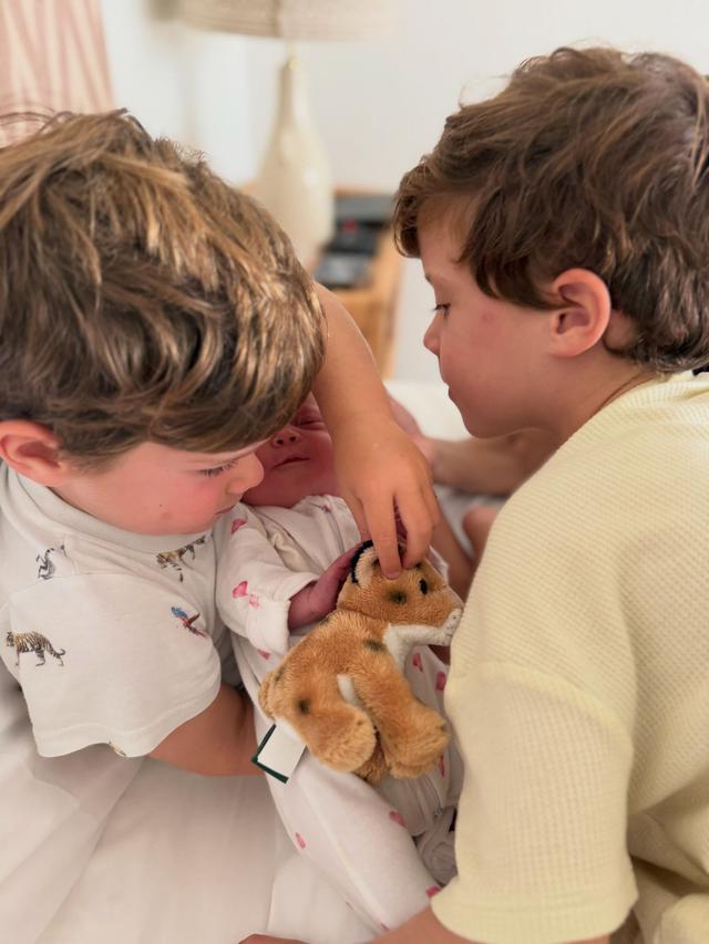 Công chúa Eugenie công bố tên con gái và tình yêu dành cho Nữ hoàng Elizabeth II - Ảnh 4. Công chúa Eugenie công bố tên con gái và tình yêu dành cho Nữ hoàng Elizabeth II - Ảnh 4.