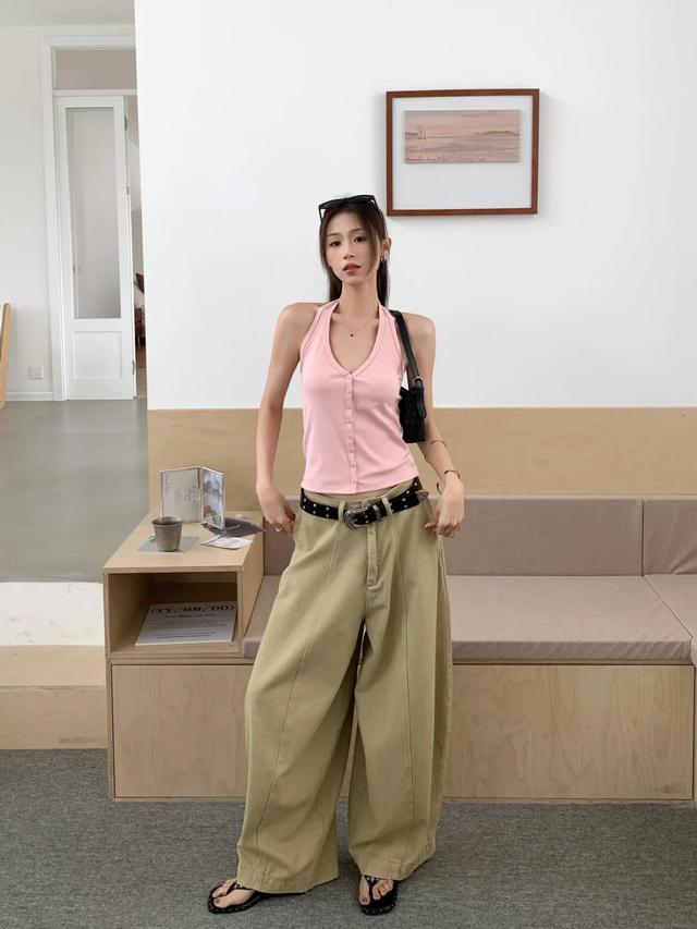Hồng phấn kết hợp kaki: Bản phối old money ngọt ng&agrave;o, thanh lịch cho phụ nữ c&oacute; gu - Ảnh 8.