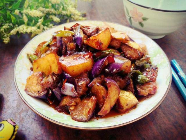 Đột quỵ ngày càng trẻ hóa: Không chỉ ăn mặn, 2 loại rau quen thuộc này cũng nên hạn chế - Ảnh 3.
