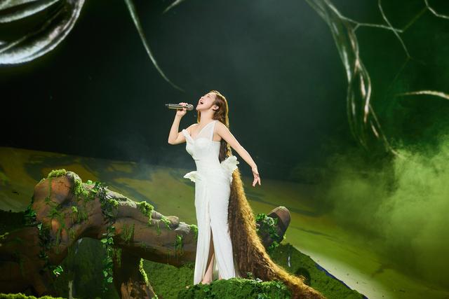 Hương Tràm tại Phao Cứu Sinh Concert: Có những quyết định, đến tận bây giờ Tràm vẫn không biết đó có phải là lựa chọn đúng hay không - Ảnh 3.