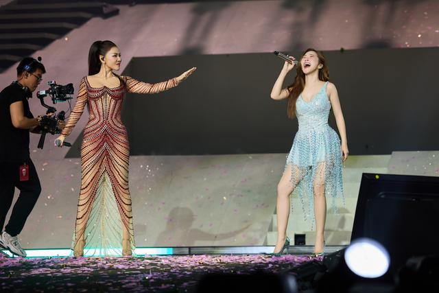 Hương Tràm tại Phao Cứu Sinh Concert: Có những quyết định, đến tận bây giờ Tràm vẫn không biết đó có phải là lựa chọn đúng hay không - Ảnh 8.