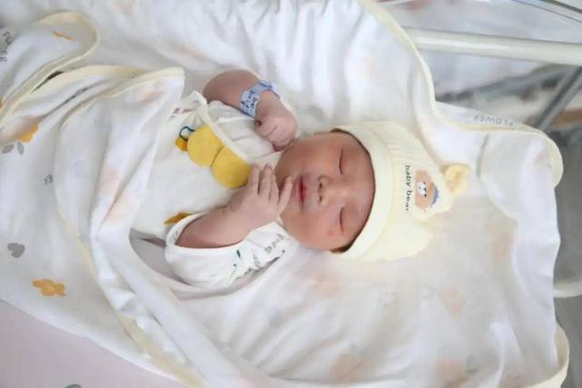 Trưởng khoa Sản: Con đến trả ơn hay đòi nợ, mới sinh ra đã có thể nhận biết - Ảnh 2.
