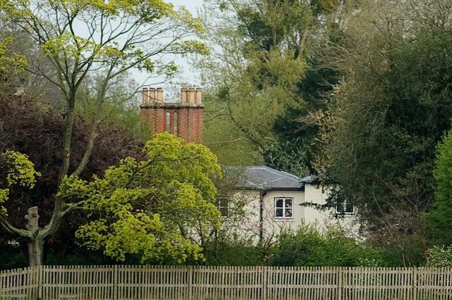 Vợ chồng Harry v&agrave; Meghan sẽ sống ở đ&acirc;u khi chuyển về Anh năm 2026 - Ảnh 3.