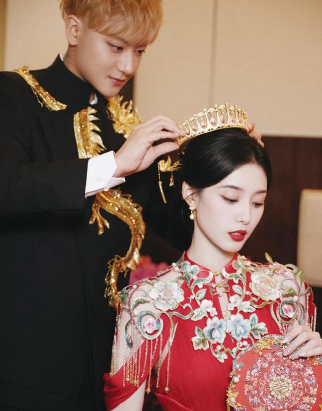 T&oacute;m d&iacute;nh n&agrave;ng thơ v&agrave; chủ tịch showbiz hẹn h&ograve; ở cửa h&agrave;ng đồ ăn vặt, nh&agrave; g&aacute;i lộ nhan sắc thật kh&oacute; tin qua cam thường - Ảnh 4.