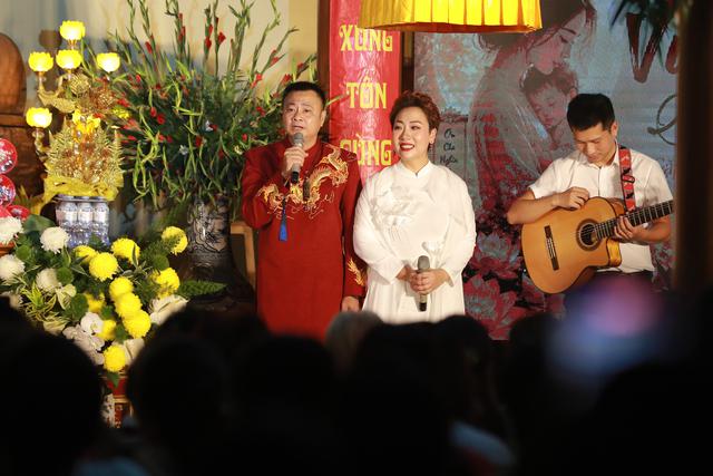 NSND Tự Long đội mưa chạy show, hát "Mẹ yêu con" cùng Sao Mai Hiền Anh - Ảnh 4.