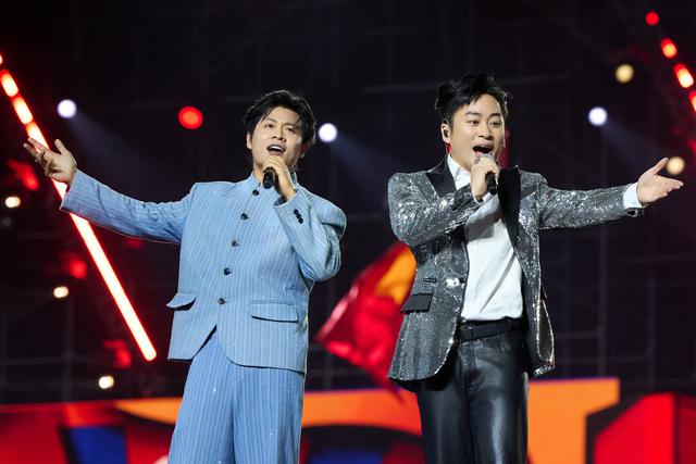 Lần đầu tiên chung kết ASEAN Cup có sân khấu ca nhạc, và người được chọn là Tùng Dương - Ảnh 3.