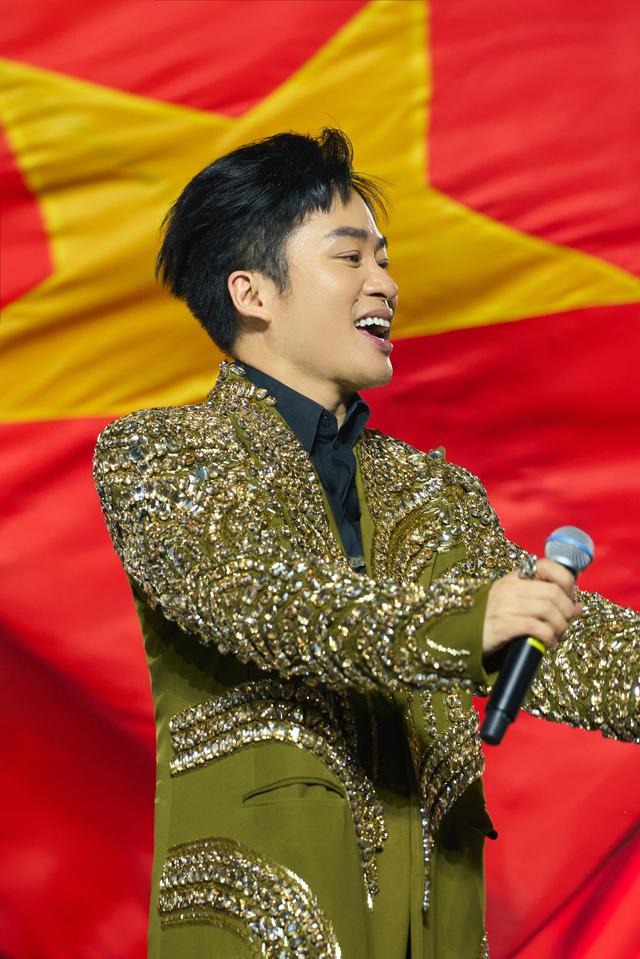 Lần đầu tiên chung kết ASEAN Cup có sân khấu ca nhạc, và người được chọn là Tùng Dương - Ảnh 4.