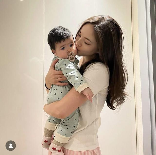 Mẹ bảo vệ con qu&aacute; mức g&acirc;y hại cho trẻ: 3 Kh&iacute;a cạnh cần ch&uacute; &yacute; - Ảnh 2.