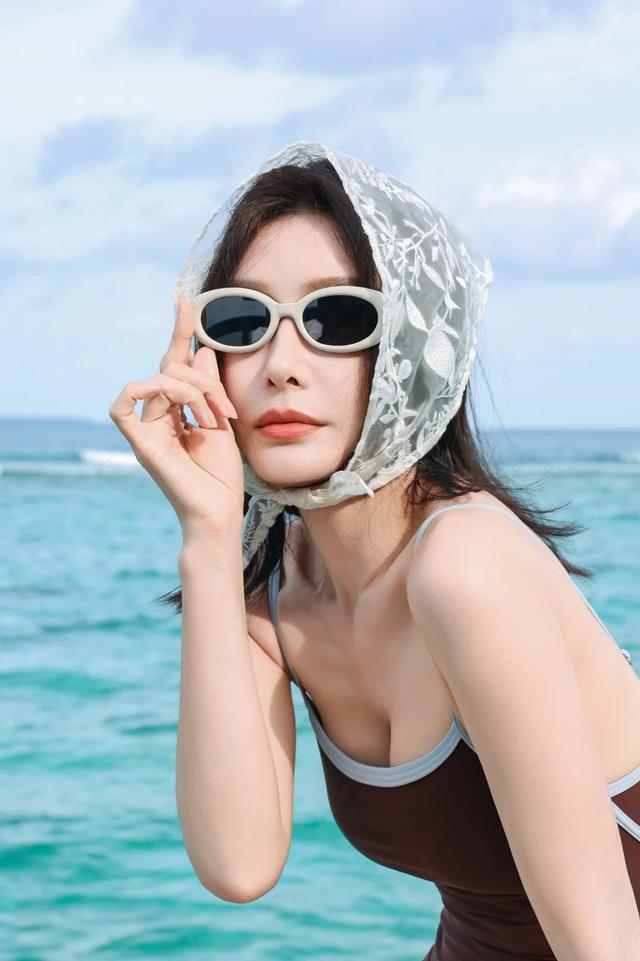 Tần Lam tuổi U50 vẫn giữ eo 58 cm nhờ nguy&ecirc;n tắc kh&ocirc;ng &eacute;p c&acirc;n, kh&ocirc;ng bỏ tập - Ảnh 3.
