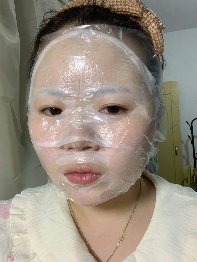 Da kh&ocirc; nhưng v&ugrave;ng chữ T vẫn đổ dầu: Phụ nữ 35+ n&ecirc;n chăm s&oacute;c thế n&agrave;o? - Ảnh 3.