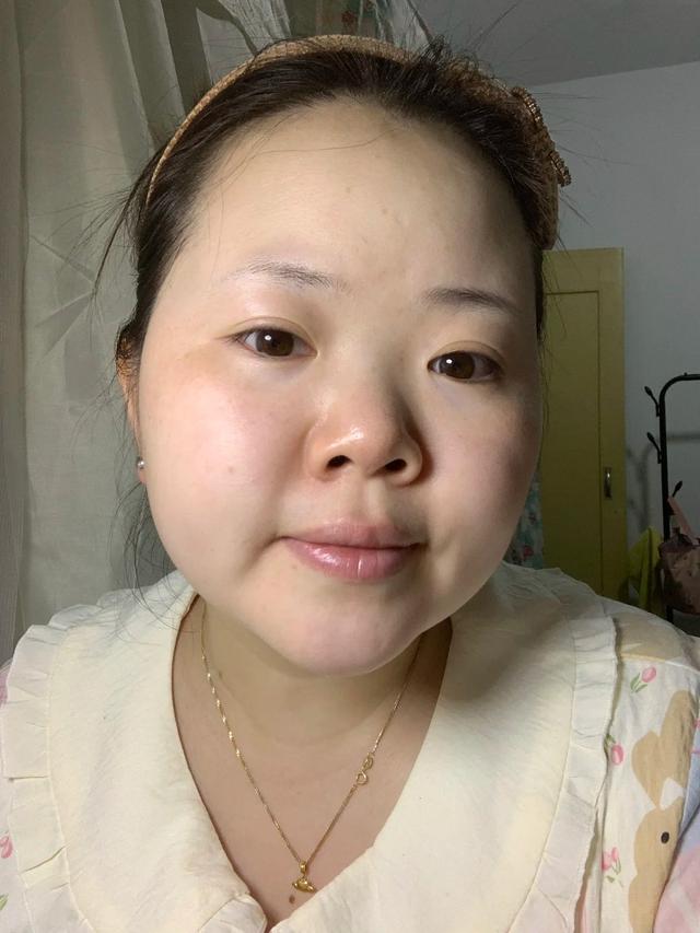 Da kh&ocirc; nhưng v&ugrave;ng chữ T vẫn đổ dầu: Phụ nữ 35+ n&ecirc;n chăm s&oacute;c thế n&agrave;o? - Ảnh 1.