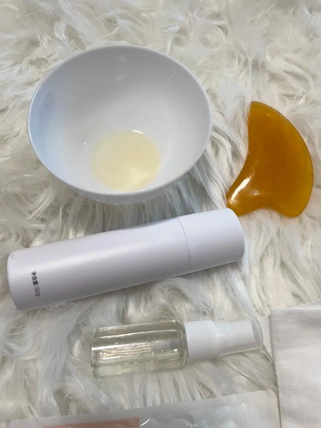 Da kh&ocirc; nhưng v&ugrave;ng chữ T vẫn đổ dầu: Phụ nữ 35+ n&ecirc;n chăm s&oacute;c thế n&agrave;o? - Ảnh 2.