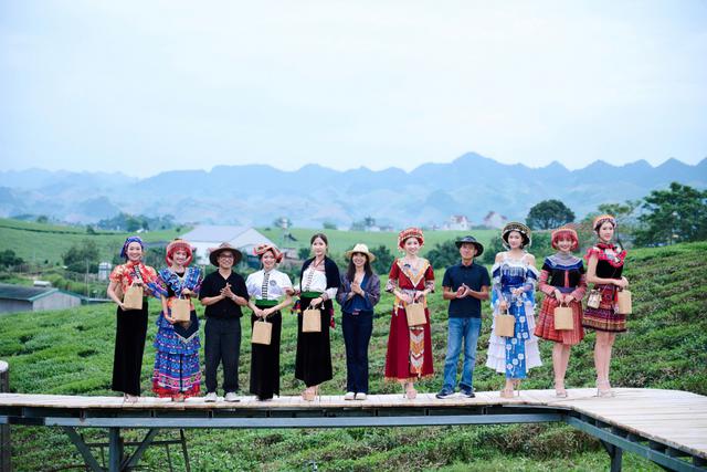 Dàn thí sinh Miss Galaxy Vietnam 2026 catwalk giữa cầu kính dài nhất thế giới - Ảnh 6.