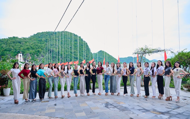 Dàn thí sinh Miss Galaxy Vietnam 2026 catwalk giữa cầu kính dài nhất thế giới - Ảnh 2.