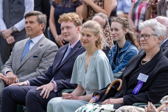 Lady Louise Windsor c&ocirc; g&aacute;i 22 tuổi k&iacute;n tiếng nhất Ho&agrave;ng gia Anh hiện nay - Ảnh 2.