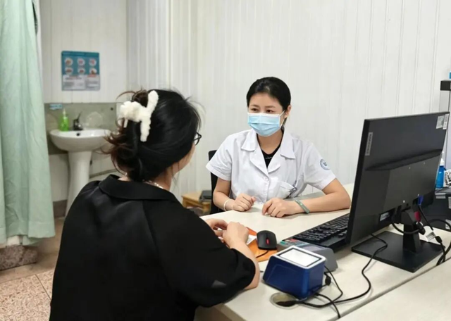 Lo lắng bị c&ocirc;ng ty sa thải, c&ocirc; g&aacute;i mới ngo&agrave;i 20 tuổi &aacute;m ảnh đến mức thức xuy&ecirc;n đ&ecirc;m, tự học tới 5 giờ s&aacute;ng - Ảnh 2.