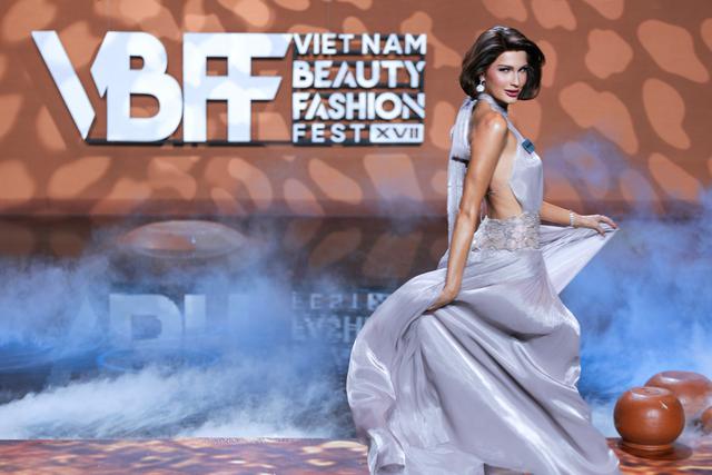 Đạo diễn đứng sau gần 10 sân khấu quy tụ 111 người đẹp Miss World - Ảnh 9.
