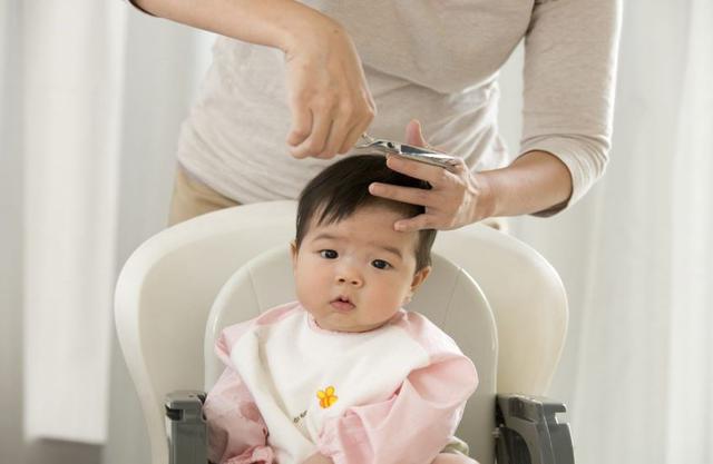 Trẻ cứ cắt tóc là khóc ré lên, không phải con hư đâu mà có lý do cả đấy - Ảnh 3.