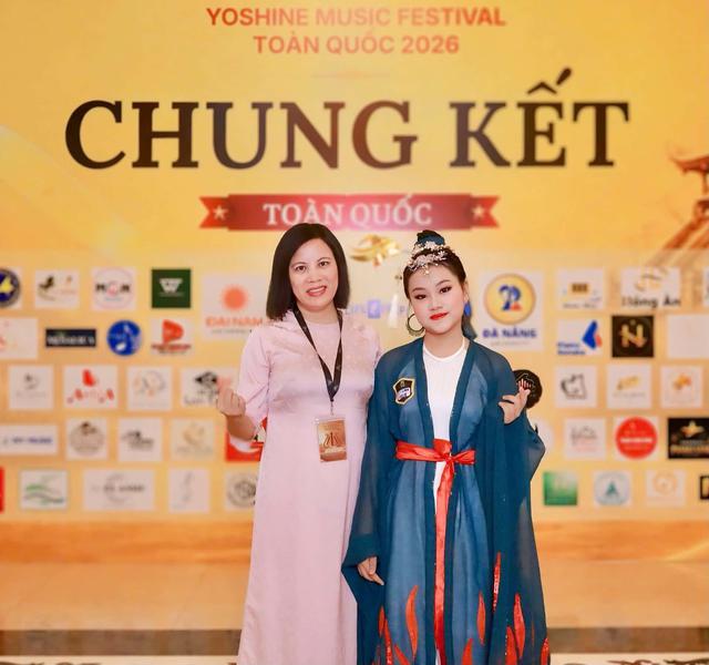 Cô bé hát "Thị Mầu lên chùa" giành 2 Huy chương Vàng toàn quốc - Ảnh 2.