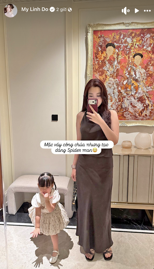 &Aacute;i nữ nh&agrave; Đỗ Mỹ Linh diện v&aacute;y dịu d&agrave;ng như c&ocirc;ng ch&uacute;a, nhưng spotlight lại l&agrave; m&agrave;n tạo d&aacute;ng 
