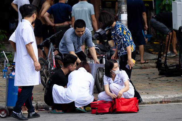 Cháy gara ô tô Hà Nội 2026: Nhân chứng kể lại khoảnh khắc kinh hoàng giữa biển lửa - Ảnh 14. Cháy gara ô tô Hà Nội 2026: Nhân chứng kể lại khoảnh khắc kinh hoàng giữa biển lửa - Ảnh 14.