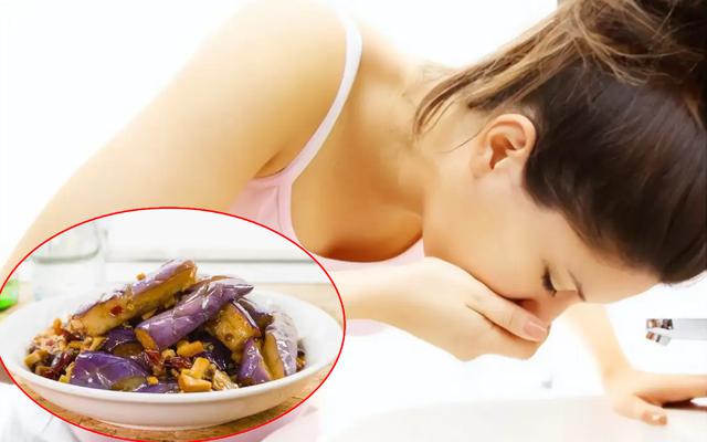Một đĩa c&agrave; t&iacute;m x&agrave;o đ&atilde; g&acirc;y ngộ độc cho năm người, c&aacute;c b&aacute;c sĩ cảnh b&aacute;o: H&atilde;y tr&aacute;nh ăn c&agrave; t&iacute;m theo c&aacute;ch n&agrave;y, n&oacute; độc hơn cả thạch t&iacute;n - Ảnh 2.