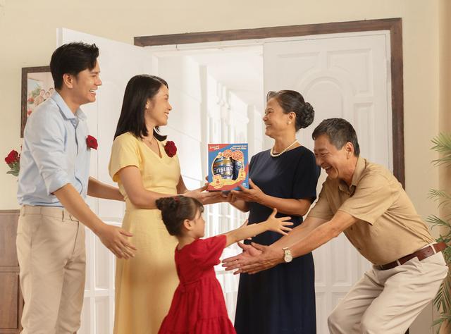 Mùa Vu Lan, người trẻ tri ân báo hiếu bằng việc chăm sóc sức khỏe cha mẹ - Ảnh 4.