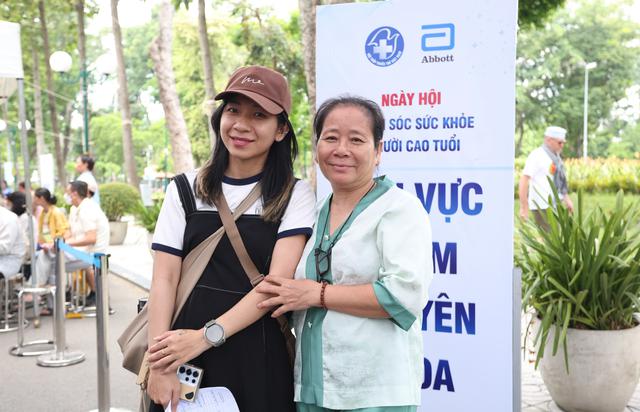 Mùa Vu Lan, người trẻ tri ân báo hiếu bằng việc chăm sóc sức khỏe cha mẹ - Ảnh 3.