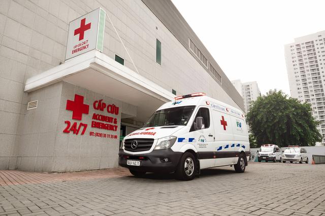 Nữ bác sĩ vượt 40 hải lý bằng ca nô cứu sống kịp thời thuyền viên người Nga bị xuất huyết não giữa đêm - Ảnh 2.