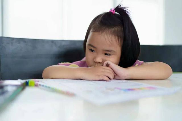 Dành hơn 1h/ngày cho việc này có thể ảnh hưởng đến cấu trúc não bộ của trẻ - Ảnh 2.