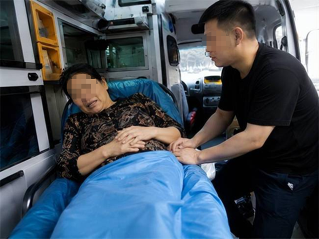 Người phụ nữ 54 tuổi qua đời v&igrave; ung thư tuyến tụy d&ugrave; chưa bao giờ ăn qu&aacute; nhiều, nguy&ecirc;n nh&acirc;n từ 4 việc nhiều người l&agrave;m mỗi tối - Ảnh 1.