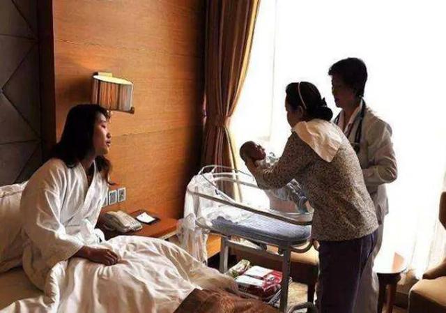 Sau khi vợ sinh con, 3 hành vi này của người chồng là tàn nhẫn nhất, điều cuối thật sự chạnh lòng - Ảnh 1.