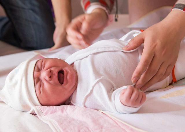 10 sai lầm phổ biến khi chăm sóc trẻ sơ sinh cha mẹ cần tránh - Ảnh 3.