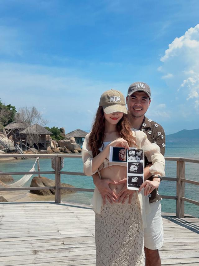 Huyền Trang M&ugrave; Tạt xinh đẹp mang bầu con đầu l&ograve;ng , giống Khả Ng&acirc;n trong khoảnh khắc hạnh ph&uacute;c - Ảnh 6.