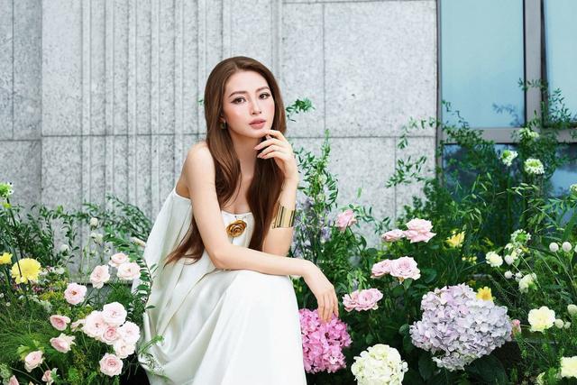 Huyền Trang M&ugrave; Tạt xinh đẹp mang bầu con đầu l&ograve;ng , giống Khả Ng&acirc;n trong khoảnh khắc hạnh ph&uacute;c - Ảnh 3.