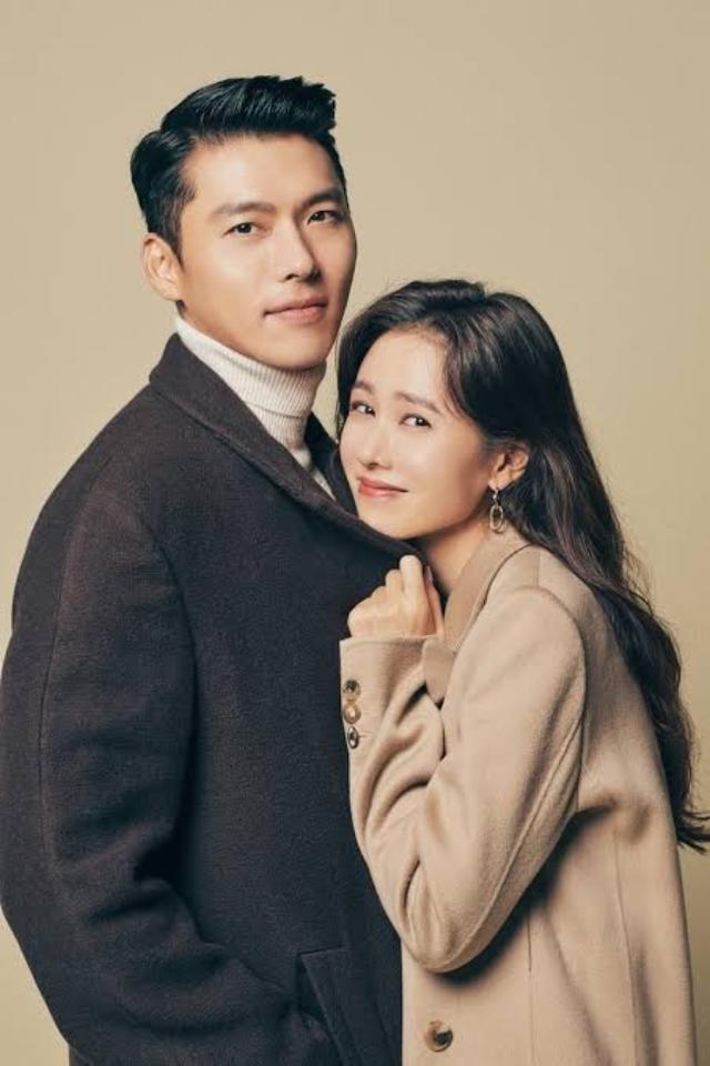 Nh&igrave;n ảnh Son Ye Jin - Hyun Bin đưa con trai đi du lịch Nhật m&agrave; giật cả m&igrave;nh - Ảnh 1.