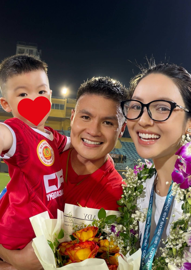 Cách Chu Thanh Huyền biến Quang Hải từ cầu thủ đào hoa thành người đàn ông mẫu mực - Ảnh 3. Cách Chu Thanh Huyền biến Quang Hải từ cầu thủ đào hoa thành người đàn ông mẫu mực - Ảnh 3.
