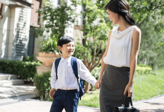 Bé trai quấn mẹ có thực sự lớn lên thành “mama boy”? - Ảnh 1.