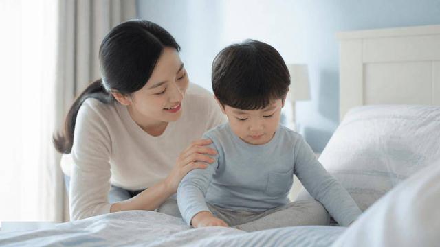 Trẻ thường xuyên sờ vùng kín: Vì tò mò, ngứa ngáy hay một hành vi lặp lại? - Ảnh 1.