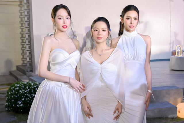 Baifern Pimchanok gây sốt khi tham dự sự kiện tại Việt Nam, nhan sắc ngọc nữ Thái Lan đúng xứng đáng hai chữ mỹ nhân  - Ảnh 7.