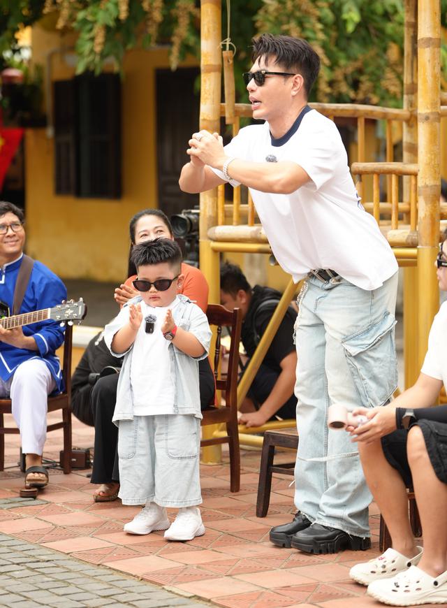 Tập 3 Bố ơi mùa 6: Lê Dương Bảo Lâm đòi “phúc khảo” vì thua 0,25 điểm; Thành Trung và HuyR kể tuổi thơ Trung thu đối lập - Ảnh 2. Tập 3 Bố ơi mùa 6: Lê Dương Bảo Lâm đòi “phúc khảo” vì thua 0,25 điểm; Thành Trung và HuyR kể tuổi thơ Trung thu đối lập - Ảnh 2.