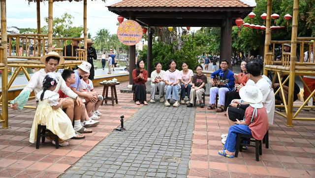 Tập 3 Bố ơi mùa 6: Lê Dương Bảo Lâm đòi “phúc khảo” vì thua 0,25 điểm; Thành Trung và HuyR kể tuổi thơ Trung thu đối lập - Ảnh 3.