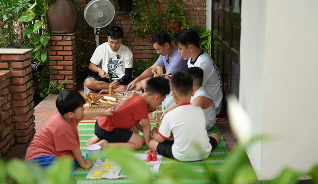 Tập 3 Bố ơi mùa 6: Lê Dương Bảo Lâm đòi “phúc khảo” vì thua 0,25 điểm; Thành Trung và HuyR kể tuổi thơ Trung thu đối lập - Ảnh 4. Tập 3 Bố ơi mùa 6: Lê Dương Bảo Lâm đòi “phúc khảo” vì thua 0,25 điểm; Thành Trung và HuyR kể tuổi thơ Trung thu đối lập - Ảnh 4.