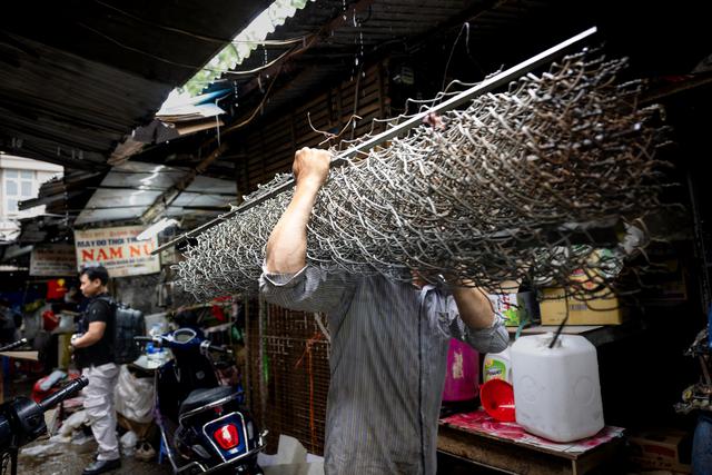 Chợ Kim Li&ecirc;n sau 30 năm hoạt động: Tiểu thương dọn đi v&agrave; nỗi buồn chia tay - Ảnh 15.