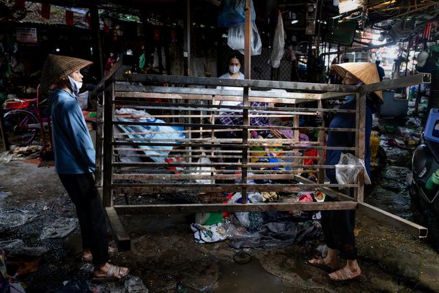 Chợ Kim Li&ecirc;n sau 30 năm hoạt động: Tiểu thương dọn đi v&agrave; nỗi buồn chia tay - Ảnh 11.