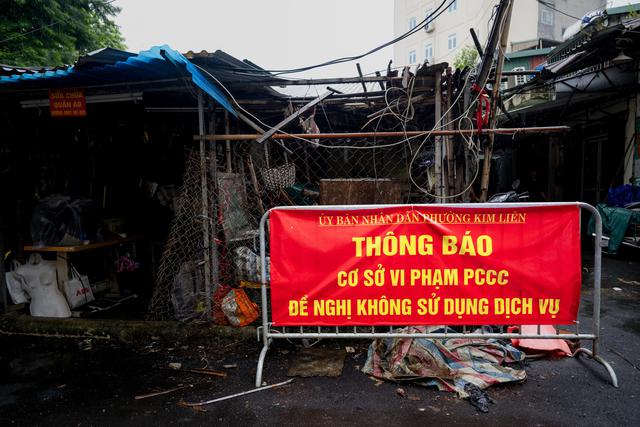 Chợ Kim Li&ecirc;n sau 30 năm hoạt động: Tiểu thương dọn đi v&agrave; nỗi buồn chia tay - Ảnh 12.